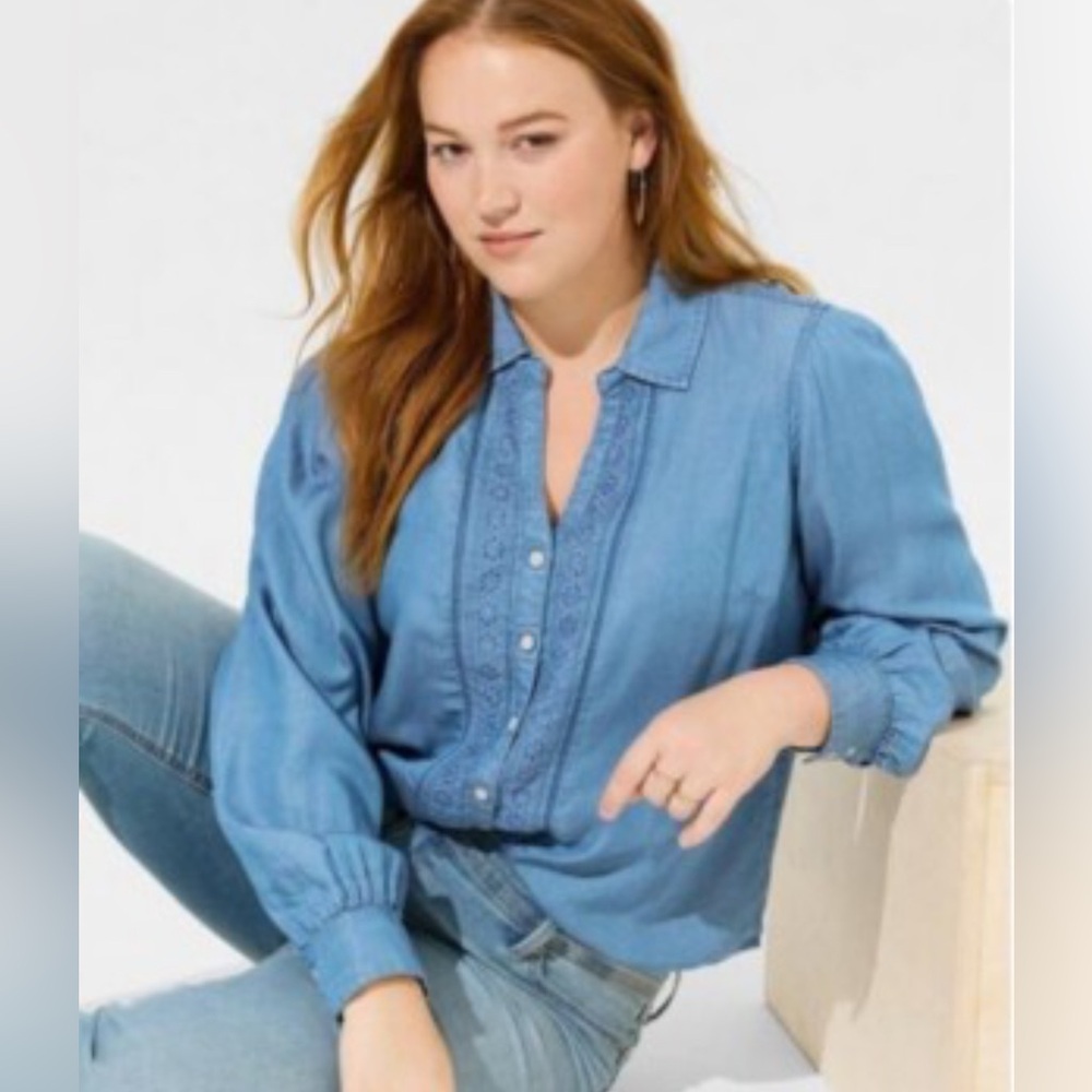 Beautiful Torrid Crochet Detail Denim Shirt!